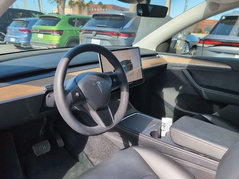 Used 2023 Tesla Model Y Long Range image 8
