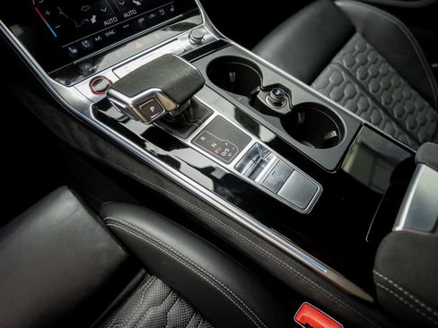 Used 2024 Audi RS 6 performance image 28