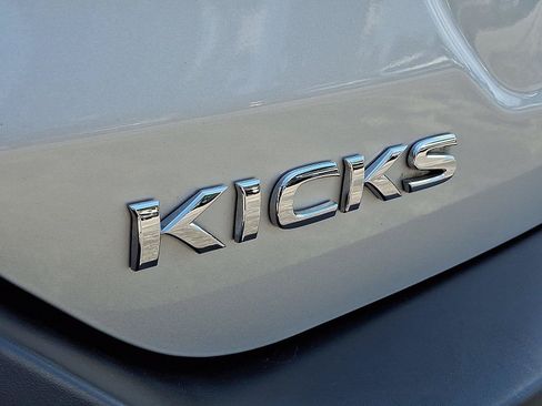 Used 2019 Nissan Kicks S FWD image 32