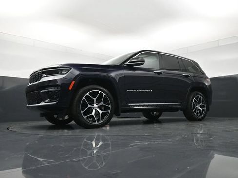 Used 2024 Jeep Grand Cherokee Summit AWD/4WD image 20