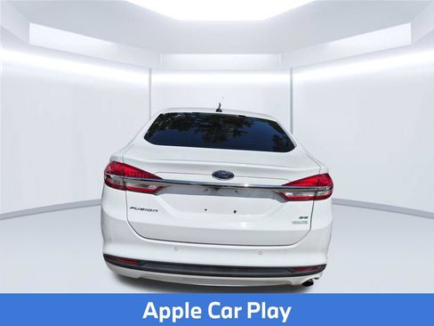 Used 2017 Ford Fusion SE w/ Fusion SE Technology Package FWD image 2