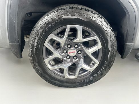 Used 2025 GMC Sierra 1500 SLT w/ SLT Premium Plus Package AWD/4WD image 11