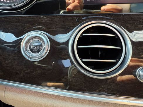 Used 2019 Mercedes-Benz E 300 4MATIC image 30