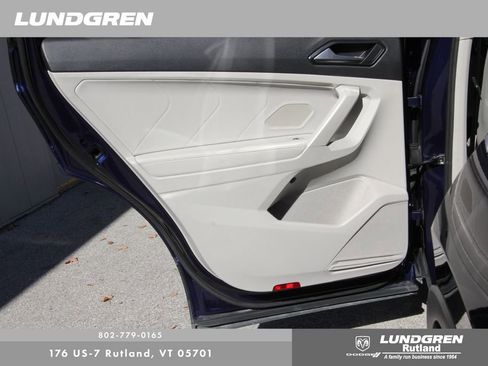 Used 2022 Volkswagen Tiguan SE AWD/4WD image 36