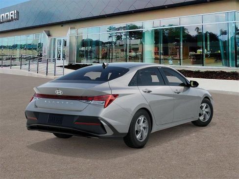 New 2026 Hyundai Elantra SE image 4