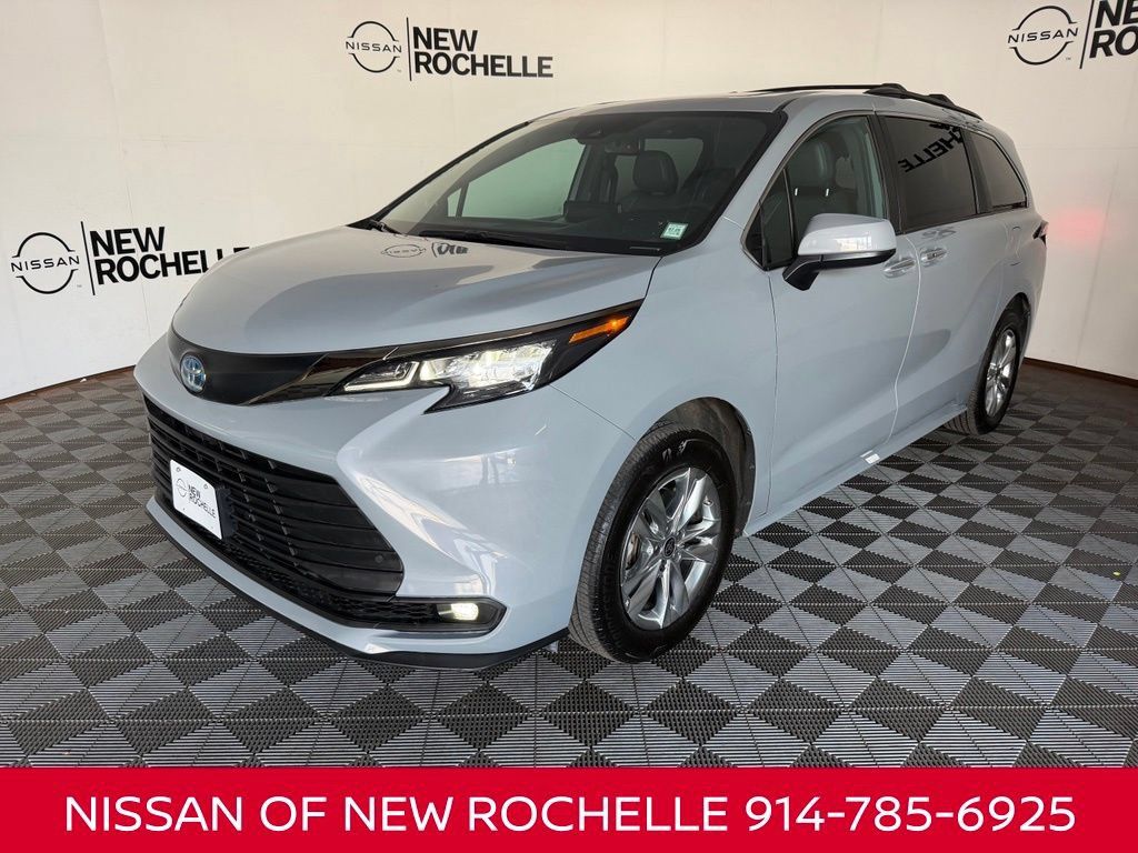 Used 2023 Toyota Sienna XLE Woodland Edition AWD/4WD image 1
