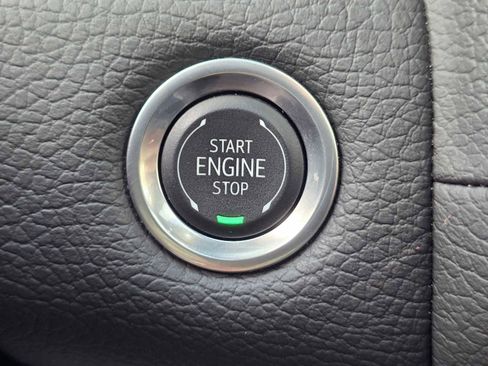 Used 2024 GMC Yukon XL Denali image 33