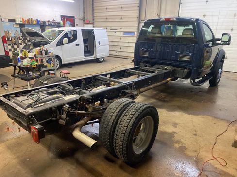 Used 2019 Ford F550 2WD Regular Cab Super Duty image 4