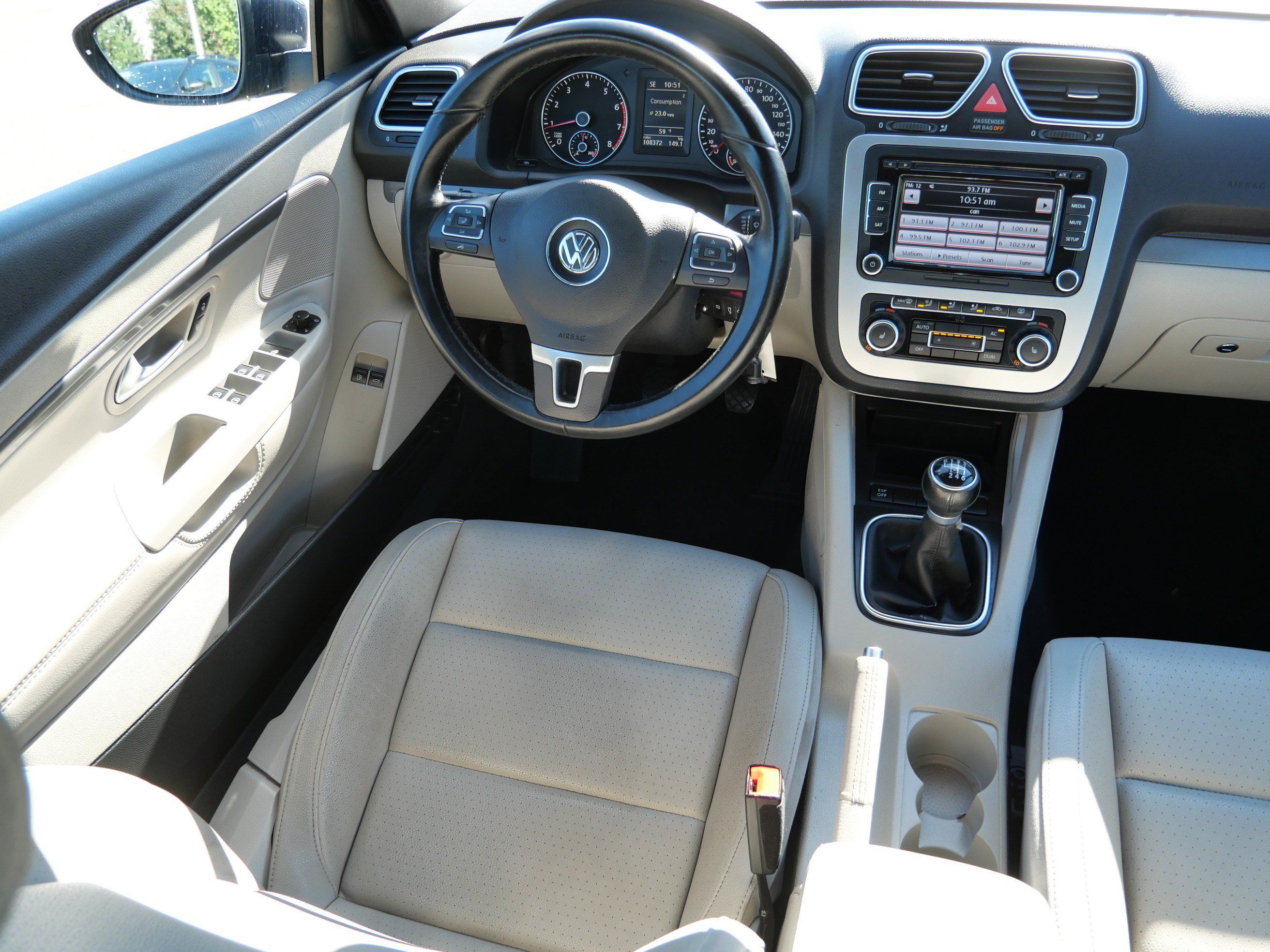 Used 2010 Volkswagen Eos Komfort FWD image 7