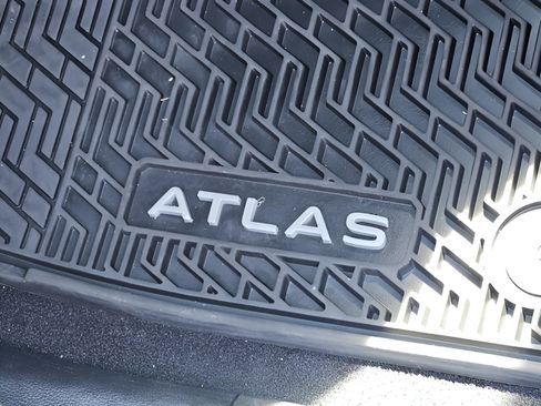 Certified 2022 Volkswagen Atlas Cross Sport SE FWD image 31