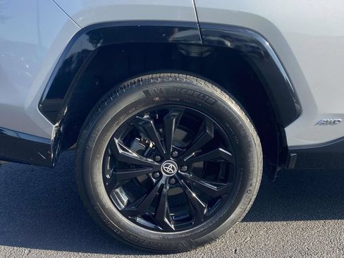 Used 2023 Toyota RAV4 XSE AWD/4WD image 9