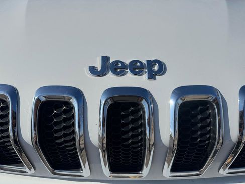 Used 2015 Jeep Cherokee Limited image 29