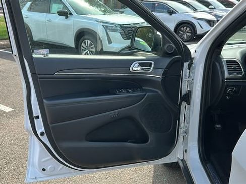 Used 2022 Jeep Grand Cherokee Limited AWD/4WD image 8