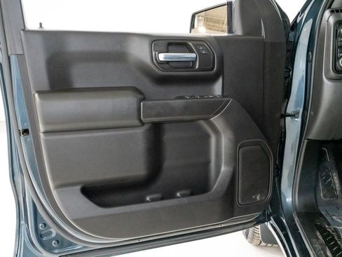 Used 2020 Chevrolet Silverado 1500 Custom w/ Custom Value Package image 9