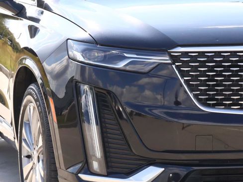 Used 2023 Cadillac XT6 Premium Luxury image 9