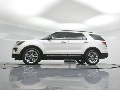 Used 2018 Ford Explorer XLT w/ Equipment Group 202A FWD image 51