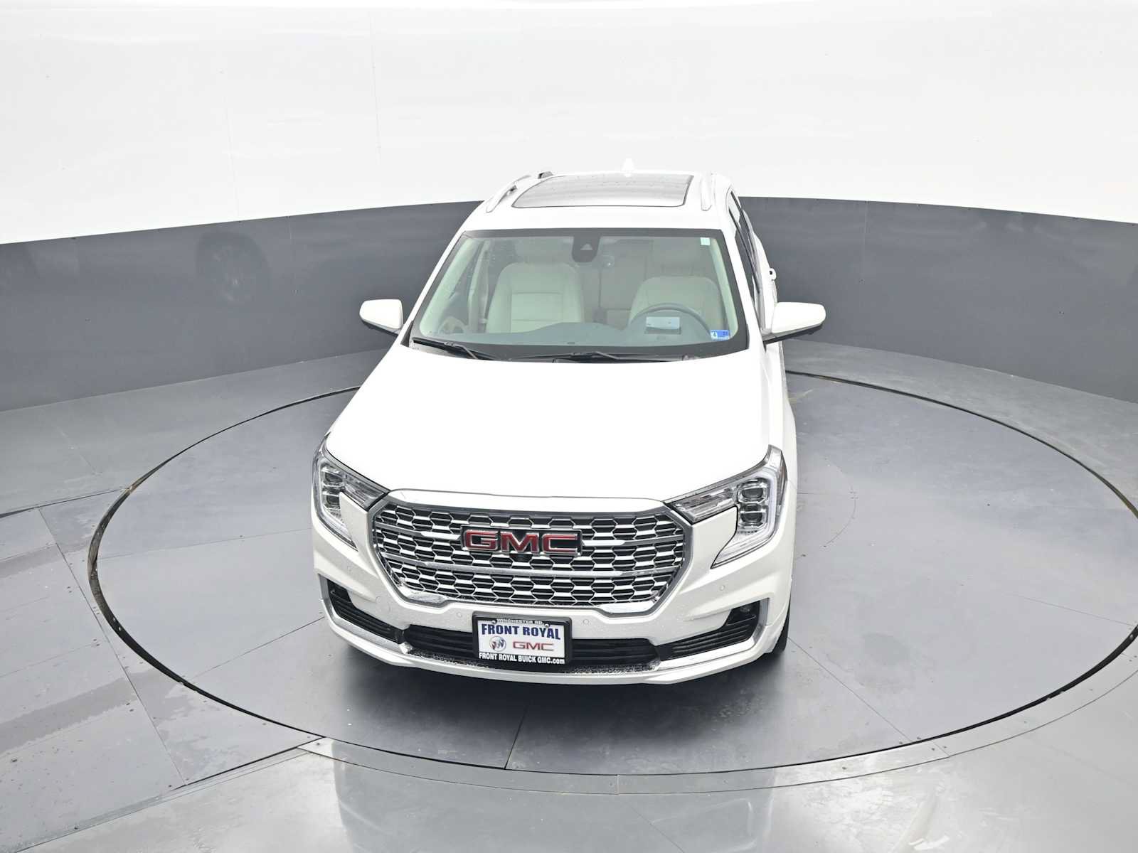 Used 2024 GMC Terrain Denali w/ Denali Premium Package AWD/4WD image 41