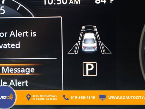 Used 2023 Nissan Versa SV image 3