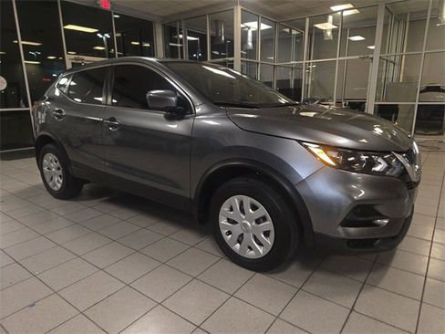 Used 2020 Nissan Rogue Sport S image 2
