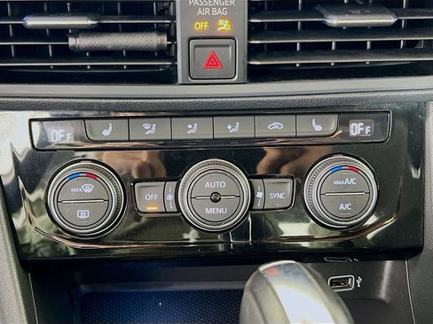 Used 2019 Volkswagen Jetta SEL image 16