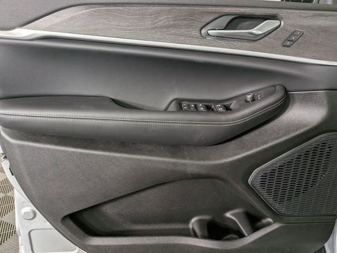 New 2025 Jeep Grand Cherokee L Limited w/ Black Appearance Package image 15