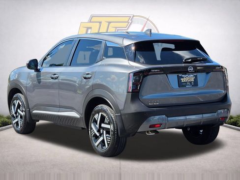 Used 2025 Nissan Kicks SV FWD image 7