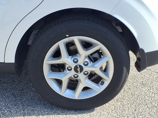 Certified 2025 Kia Soul LX w/ LX Technology Package FWD image 9
