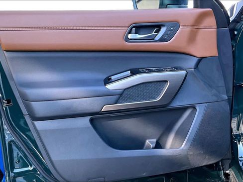 Used 2025 Nissan Pathfinder Platinum w/ Cargo Package image 24