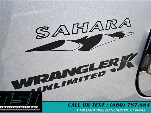 Used 2018 Jeep Wrangler Unlimited Sahara AWD/4WD image 8