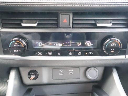 Used 2024 Nissan Rogue SV AWD/4WD image 39