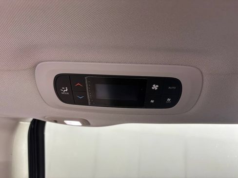 Used 2021 Chrysler Pacifica Touring-L AWD/4WD image 28