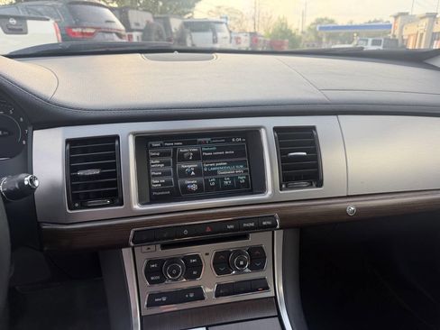Used 2014 Jaguar XF RWD image 15