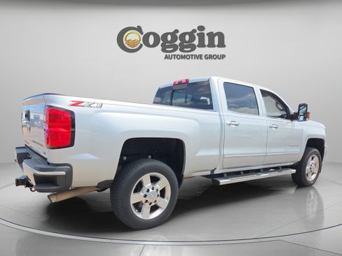 Used 2018 Chevrolet Silverado 2500 LTZ w/ Vortec Plus Package AWD/4WD image 5