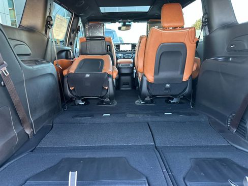 New 2026 Chrysler Pacifica Pinnacle image 17