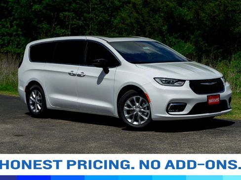 New 2026 Chrysler Pacifica Limited FWD image 1