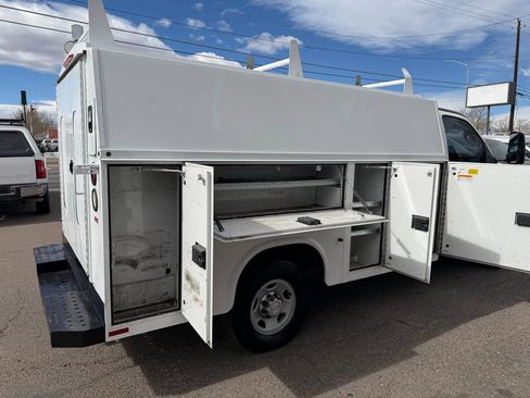 Used 2016 Chevrolet Express 3500 image 27