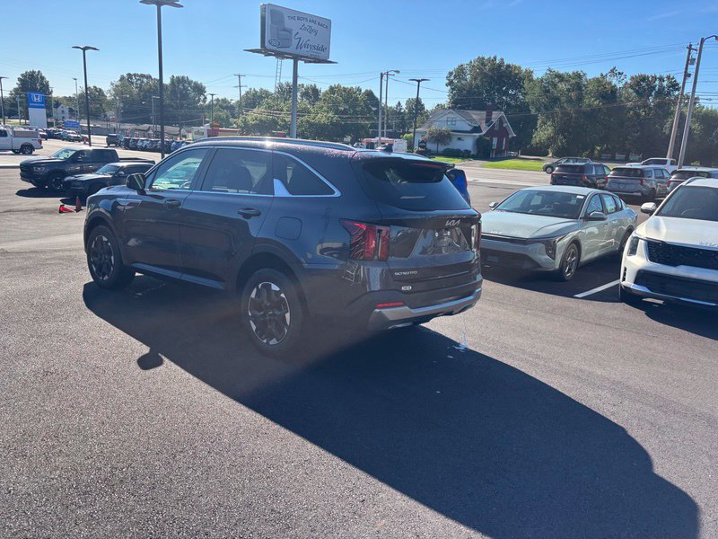 Certified 2025 Kia Sorento S w/ Panoramic Sunroof Package AWD/4WD image 6