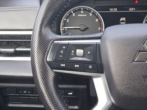 Used 2025 Mitsubishi Outlander SE image 23