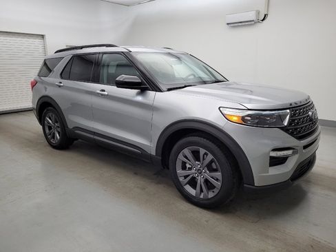 Used 2022 Ford Explorer XLT w/ Equipment Group 202A RWD image 11