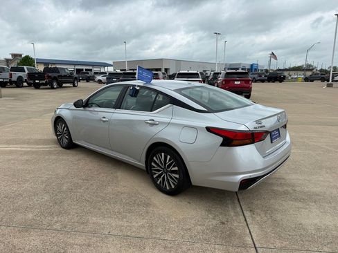 Used 2025 Nissan Altima 2.5 SV FWD image 7