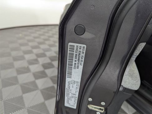 Used 2023 Jeep Compass Sport image 40