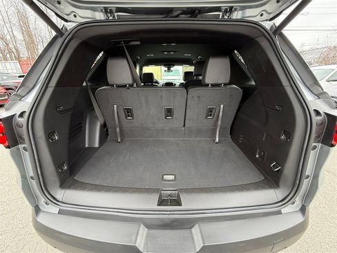Used 2024 Chevrolet Traverse LT image 25