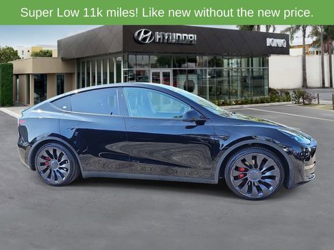 Used 2023 Tesla Model Y Performance AWD/4WD image 2