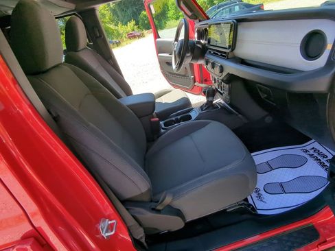 New 2025 Jeep Gladiator Sport image 24