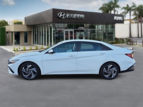 Certified 2025 Hyundai Elantra Limited image 6