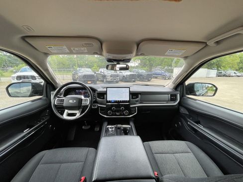 Used 2024 Ford Expedition XLT RWD image 18