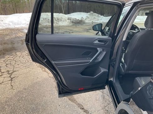 Used 2020 Volkswagen Tiguan SE image 16