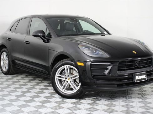 Used 2025 Porsche Macan image 9