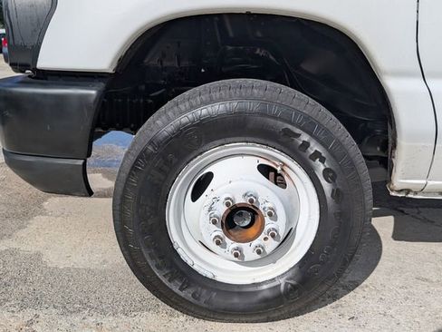 Used 2015 Ford E-350 and Econoline 350 Super Duty image 17