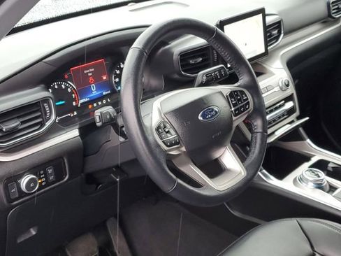 Certified 2022 Ford Explorer XLT w/ Equipment Group 202A image 12